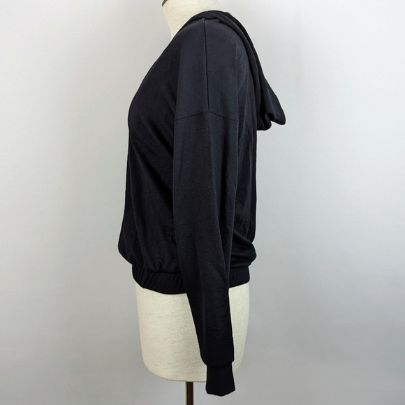 Beyond Yoga Hoodie Cross Your Heart Surplice V-Neck Elasticized Hem Black XS NWT - Picture 8 of 13